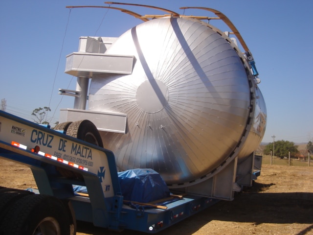 AUTOCLAVE CARREGADA VISTA FRONTAL