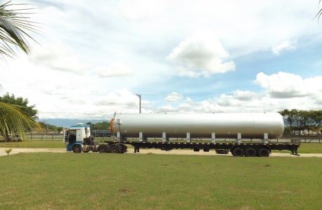 Continental (autoclave carregada em frente da fábrica)